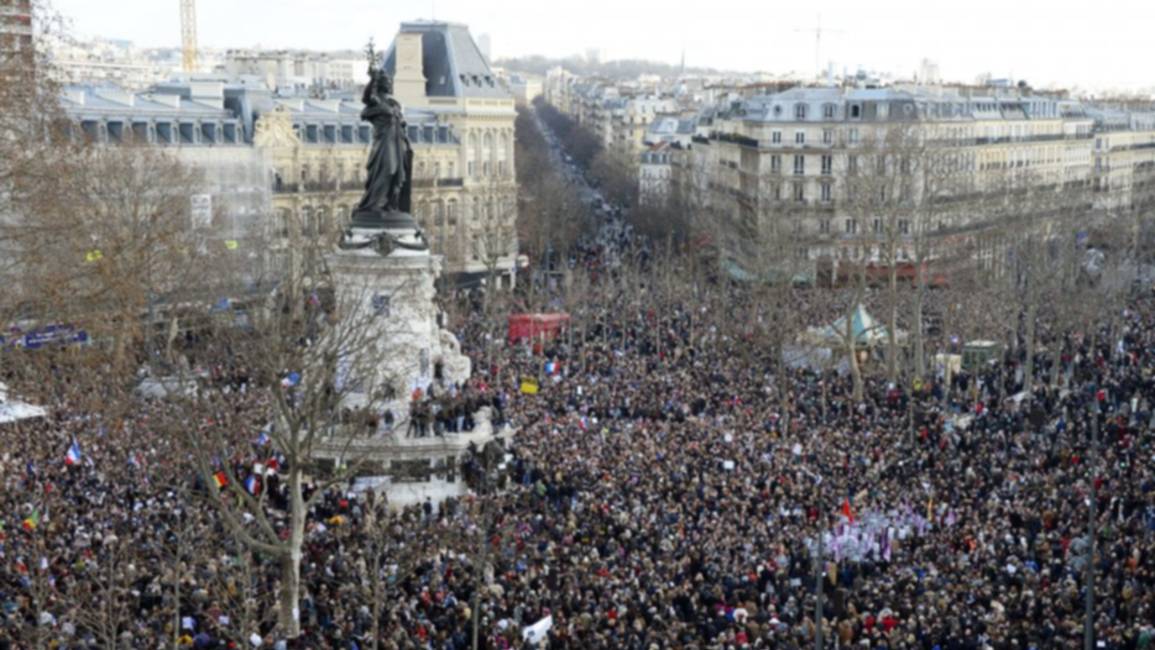 Masiva marcha recorre Paris en repudio al atentado a Charlie Hebdo
