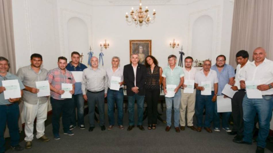 Entregaron subsidios a trece clubes jujeños