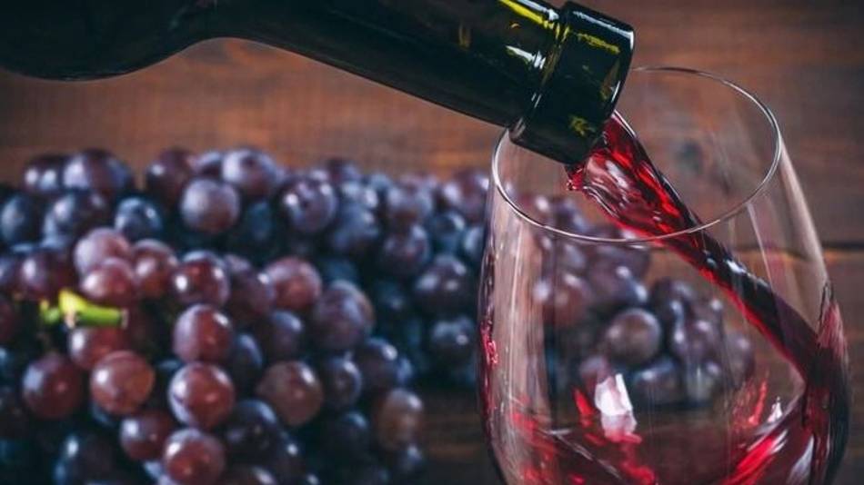 Al vino tinto lo acecha una realidad negra