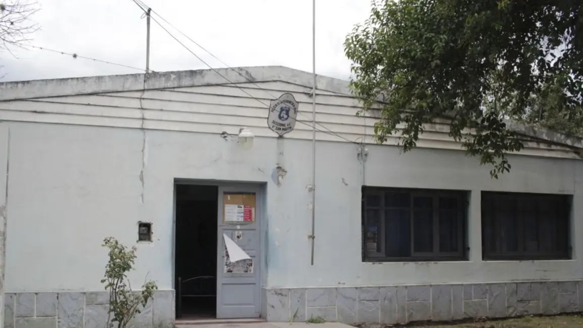 Golpeó a su pareja, la dejó encerrada y se fue a trabajar
