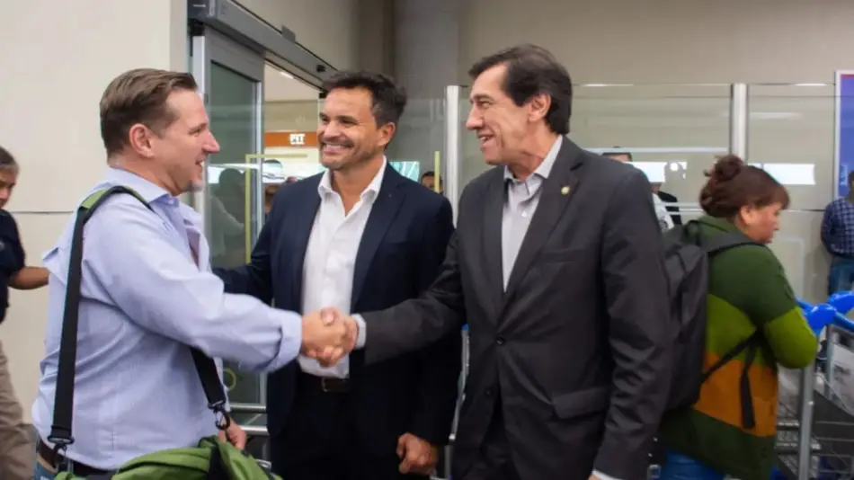 El gobernador Carlos Sadir recibió a turistas 
