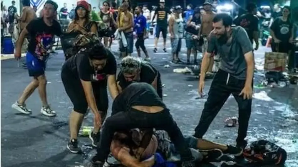 Joven está grave tras ser golpeado en un recital
