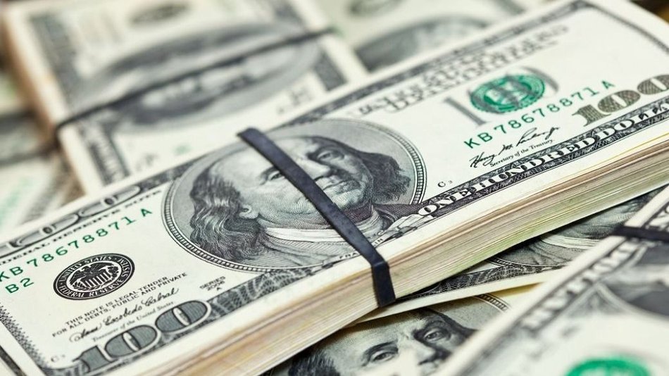 El dólar blue comenzó subiendo y luego se moderó, ¿a cuánto cerró este jueves?