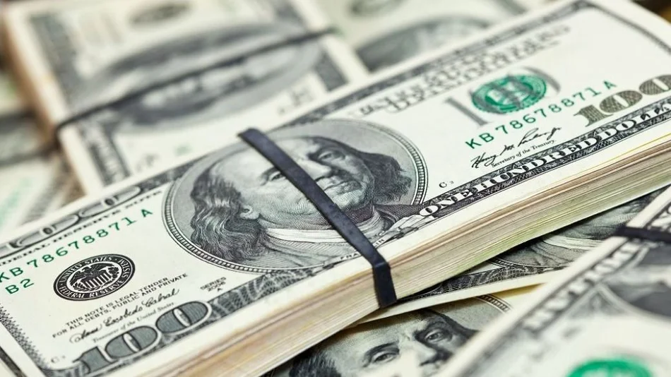 El dólar blue comenzó subiendo y luego se moderó, ¿a cuánto cerró este jueves?