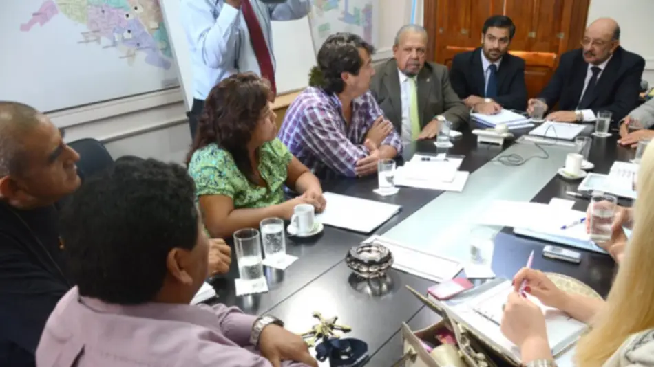 El Gobierno comenzó a explicar proyecto de paritarias