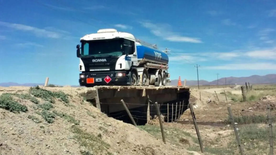 Peligroso mal estado de un viejo puente