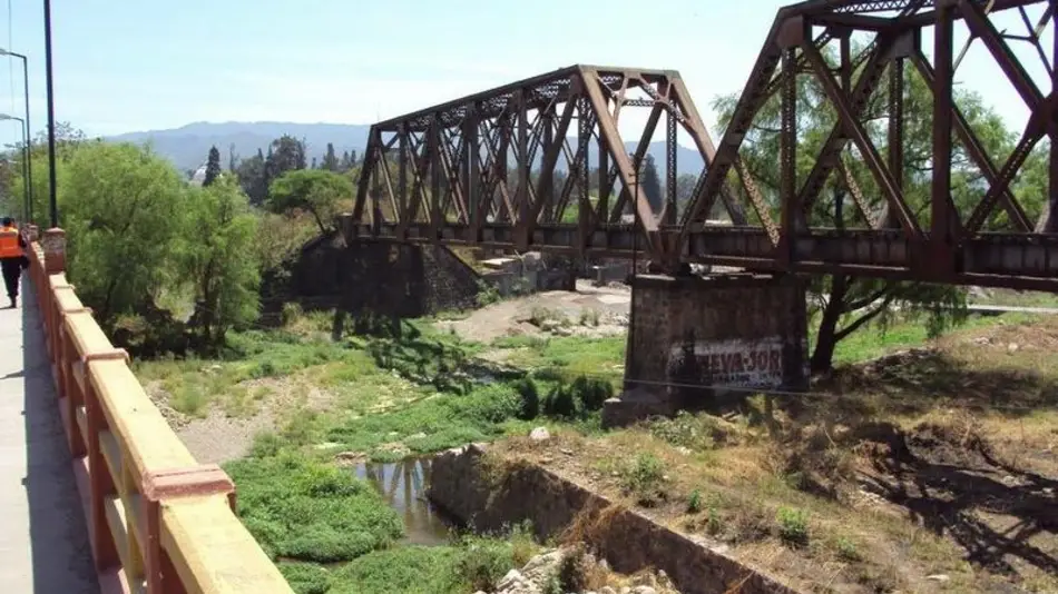 Encuentran a un hombre sin vida cerca del Puente Tucumán