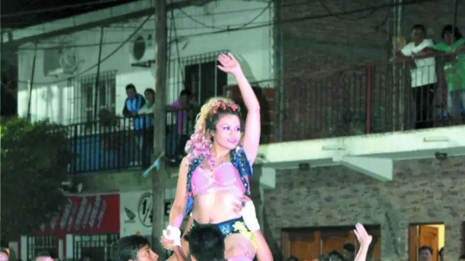 Gran despliegue de comparsas en el tradicional Carnaval de las Yungas
