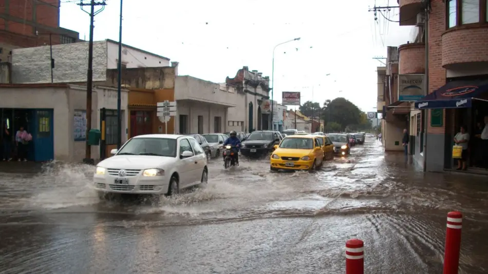 Por las intensas lluvias y caídas de granizo piden circular con precaución