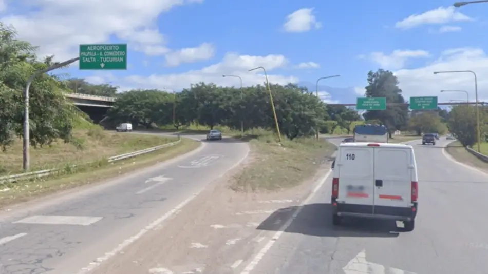 Conductor perdió el control del automóvil y colisionó