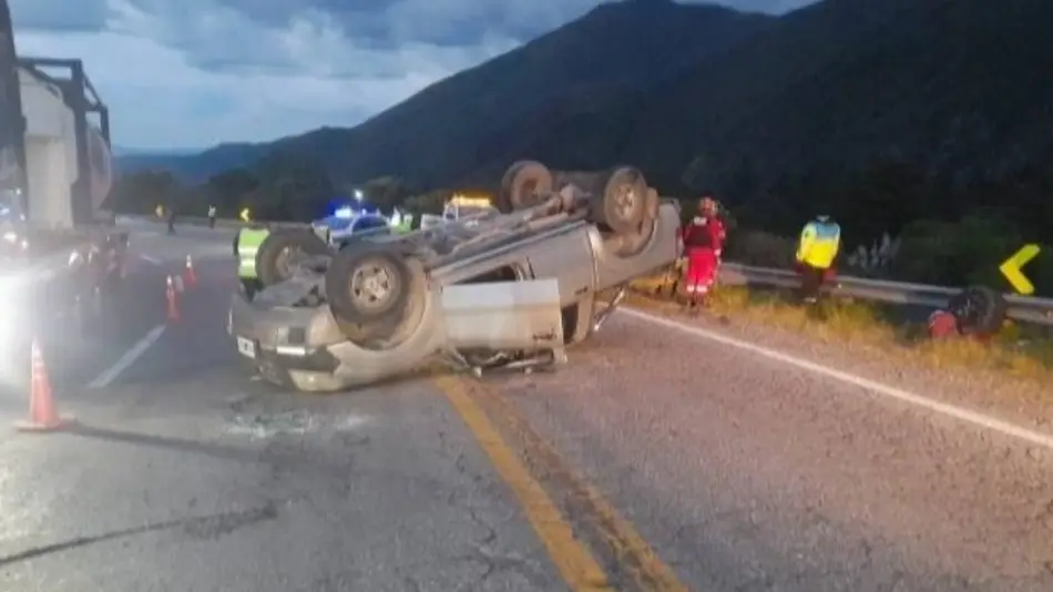 Camioneta se quedó sin frenos en plena Cuesta de Bárcena