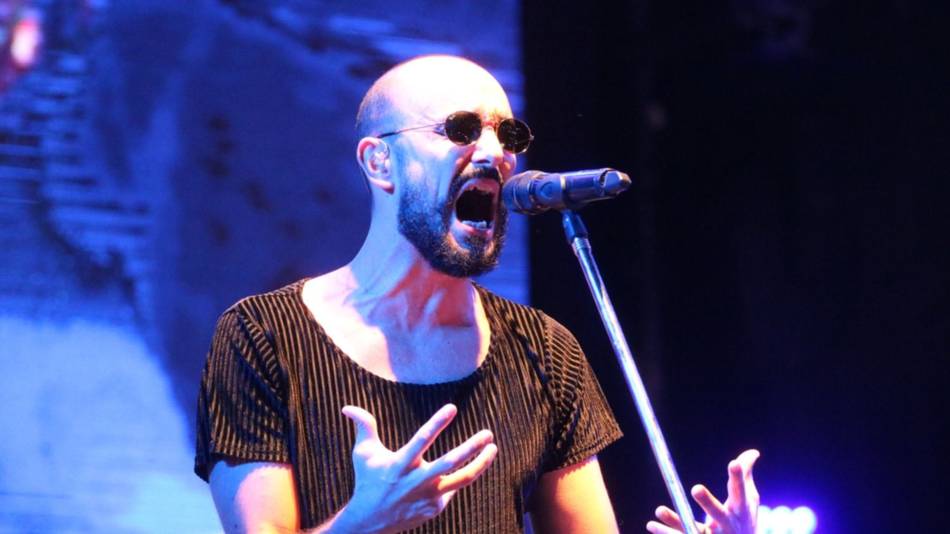 Un intendente se negó a contratar a artistas nacionales y con eso comprará una ambulancia