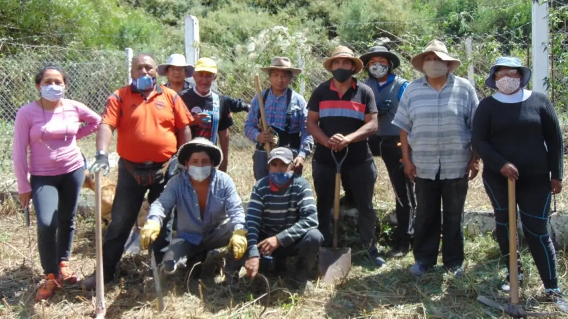 Gran trabajo de vecinos en  la comunidad de Cipaqui