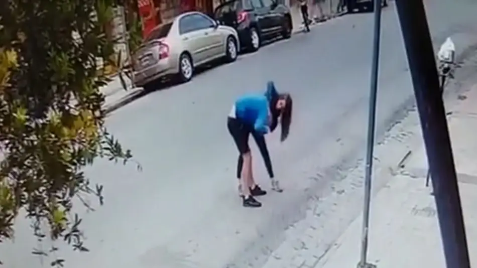 Video: La justificación de la joven que se "autogolpeó" contra una persiana tras agredir a su novio