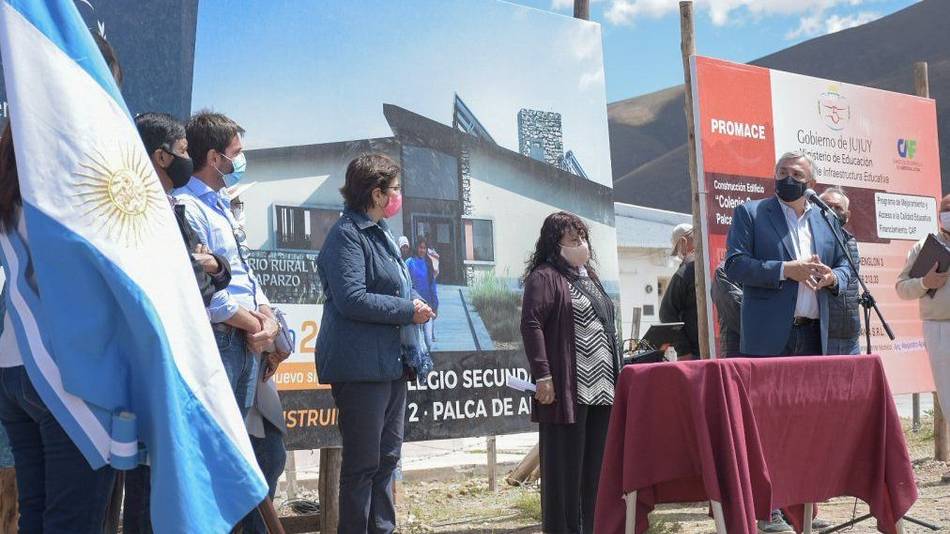 Comenzó la construcción de una escuela secundaria