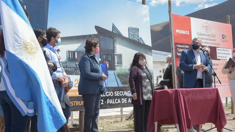 Comenzó la construcción de una escuela secundaria