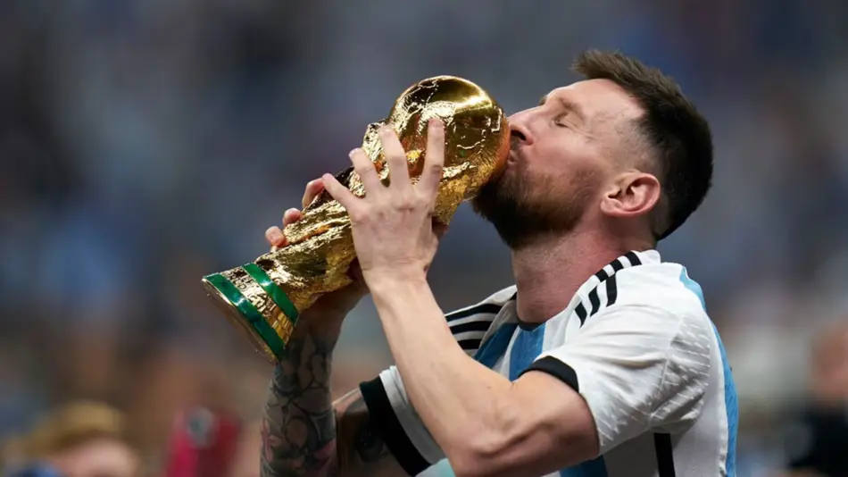 La desopilante teoría sobre un clon de Messi y sus orejas en la final del Mundial