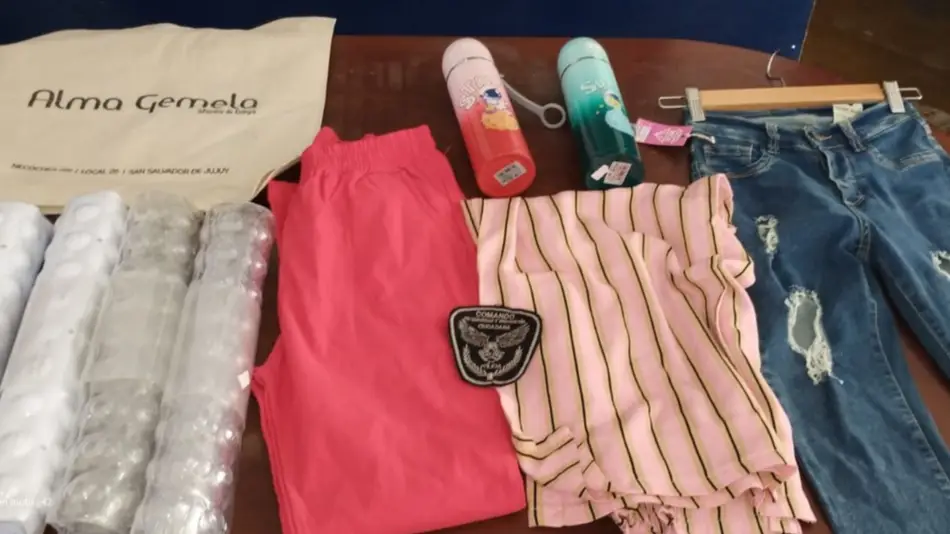 Detienen a dos mujeres por robar ropa en un local del centro capitalino