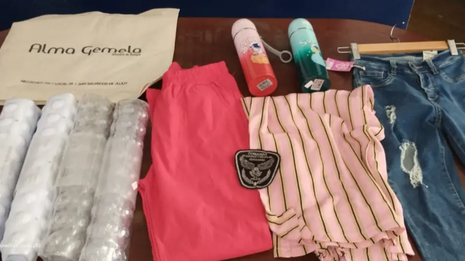 Dos mujeres detenidas por sustraer prendas de un local