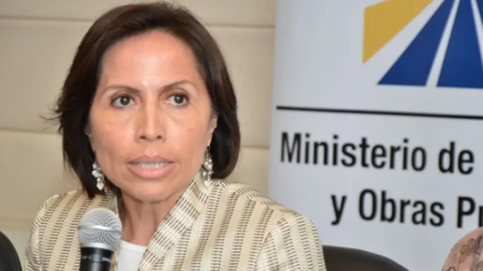 Insólito: exministra ecuatoriana se fugó de la embajada en Argentina