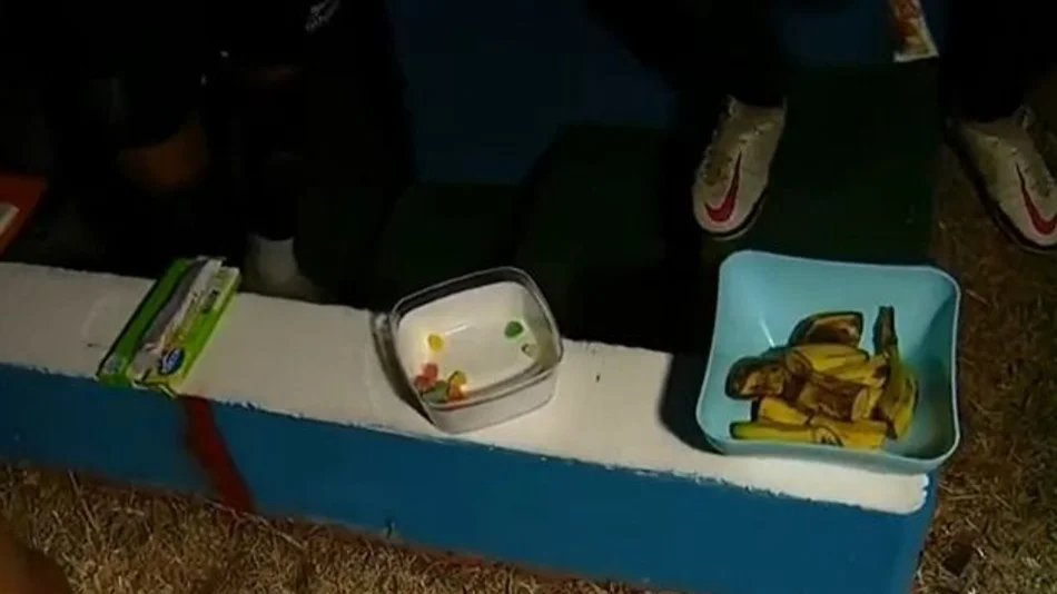 Video: jugadores de Gimnasia se pusieron a comer en pleno corte de luz