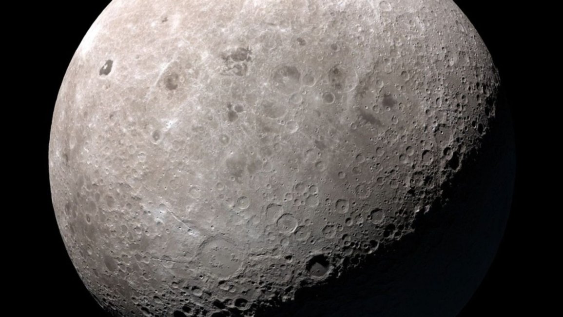 Encuentran una reserva de agua en la Luna y se reaviva el sueño de conquista
