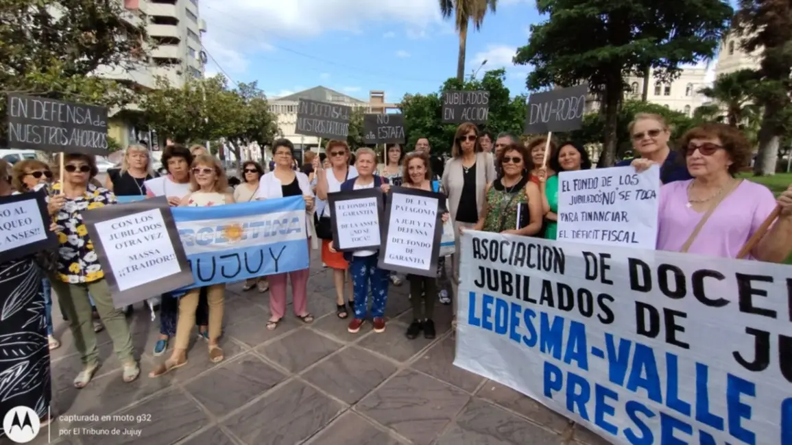 Docentes jubilados en contra de la pesificación de bonos de la Anses