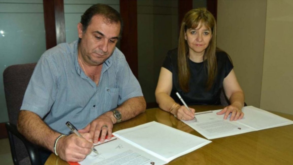 El Ivuj firmó convenio con colegio profesional