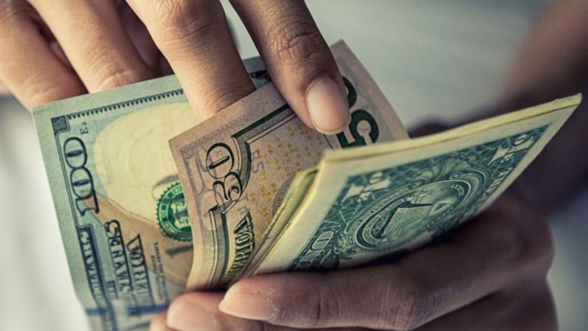 Abrupta caída del dólar blue: mirá a cuánto cerró este jueves 