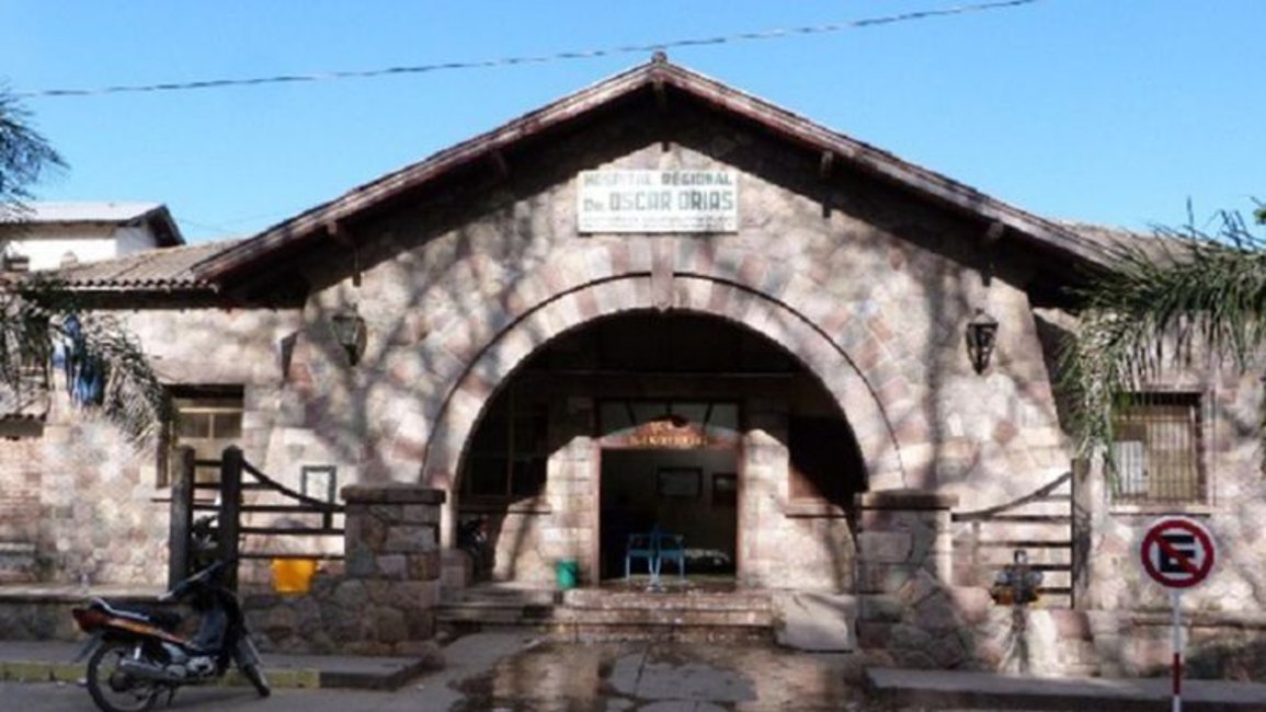 Un joven fue apuñalado en la espalda en una gresca