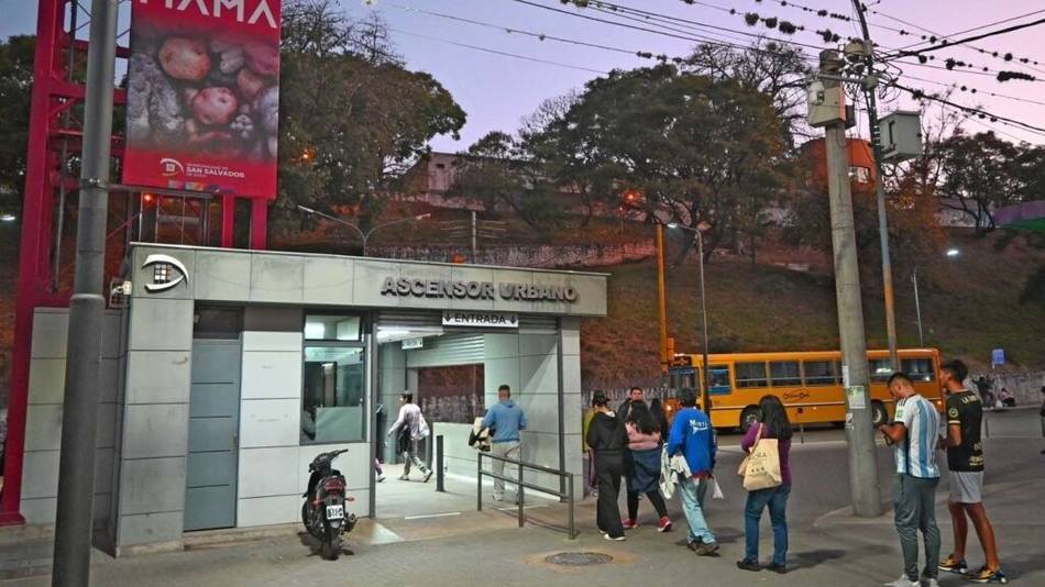 Realizan mantenimiento en el ascensor urbano de la vieja terminal