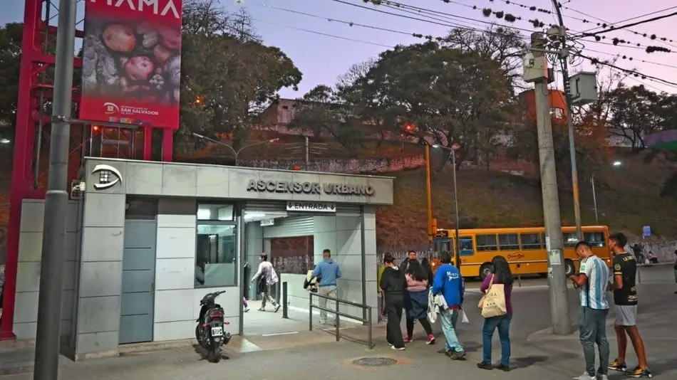 Realizan mantenimiento en el ascensor urbano de la vieja terminal