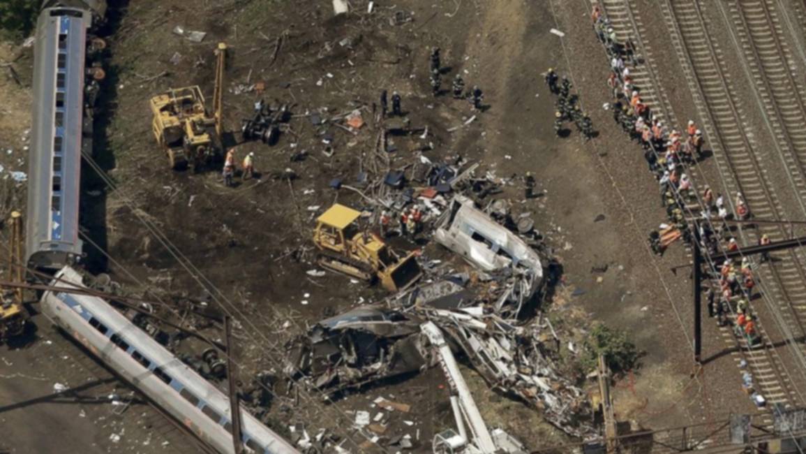 Un accidente de tren dejó siete muertos y más de 200 heridos