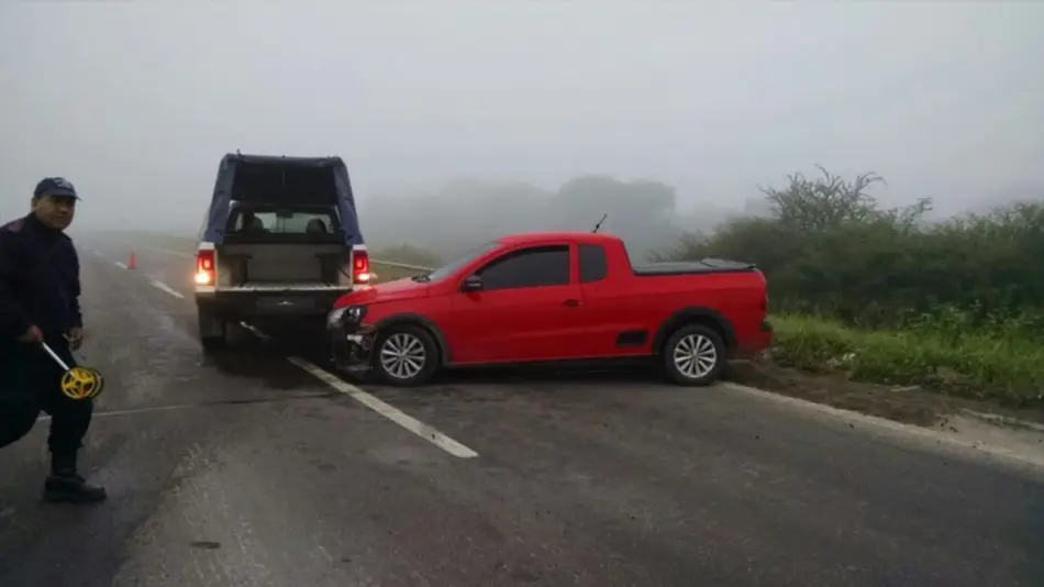 Chocó contra un puente para esquivar  a un peatón en la ruta
