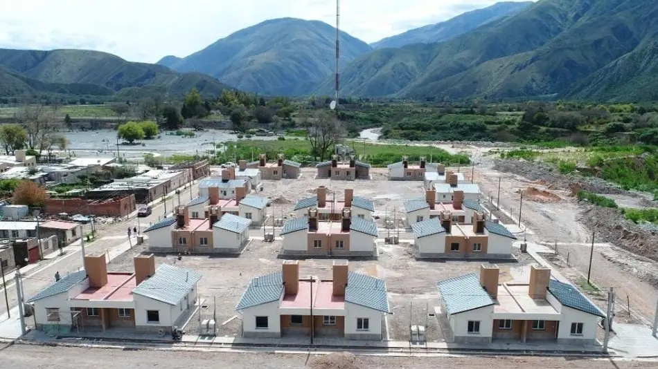 Entregaron viviendas a familias afectadas por el alud en Volcán