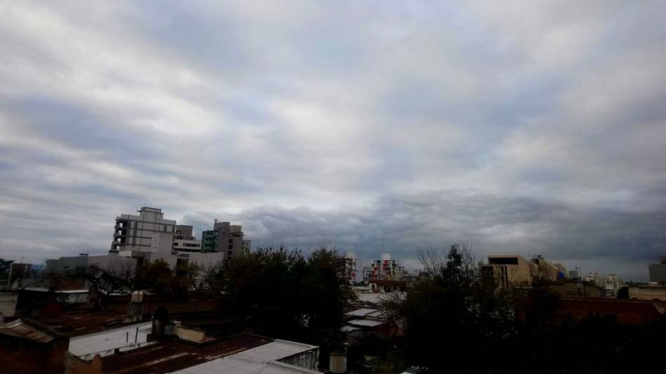 Martes con cielo parcialmente nublado y una máxima de 29º