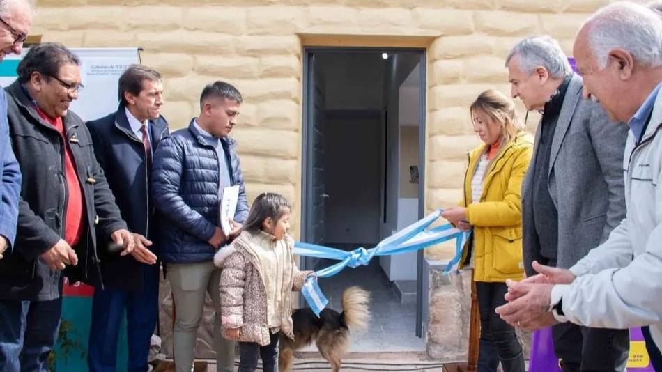 El Ivuj entregó viviendas en Tumbaya