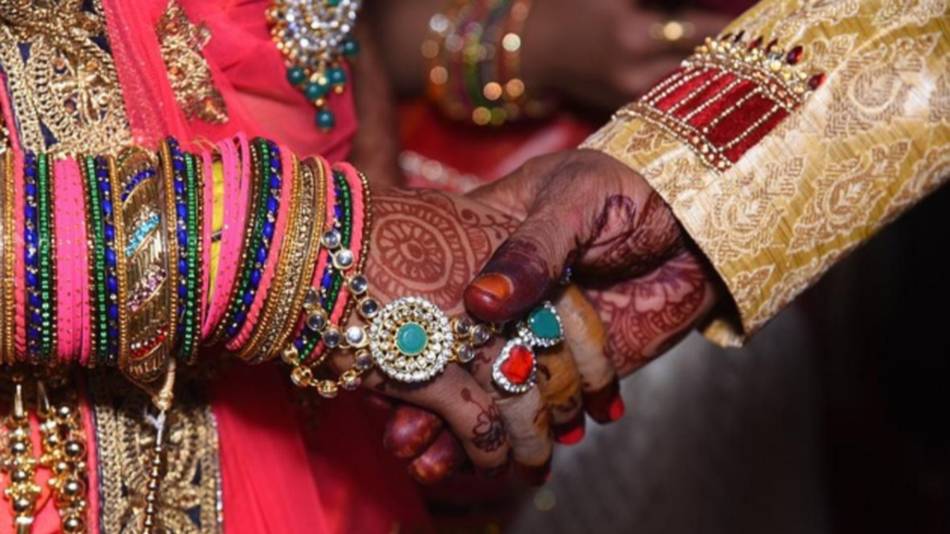 Pareja bebió veneno tras protagonizar escándalo el día de su matrimonio, el novio falleció
