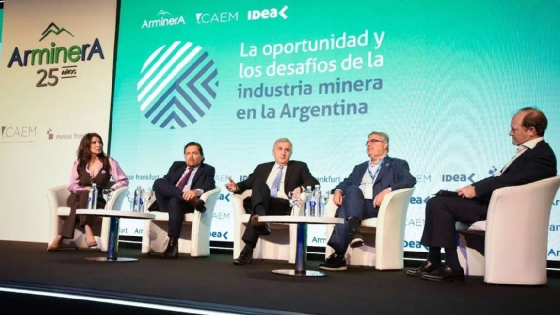 Buscan incorporar al sector privado a la Mesa del Litio