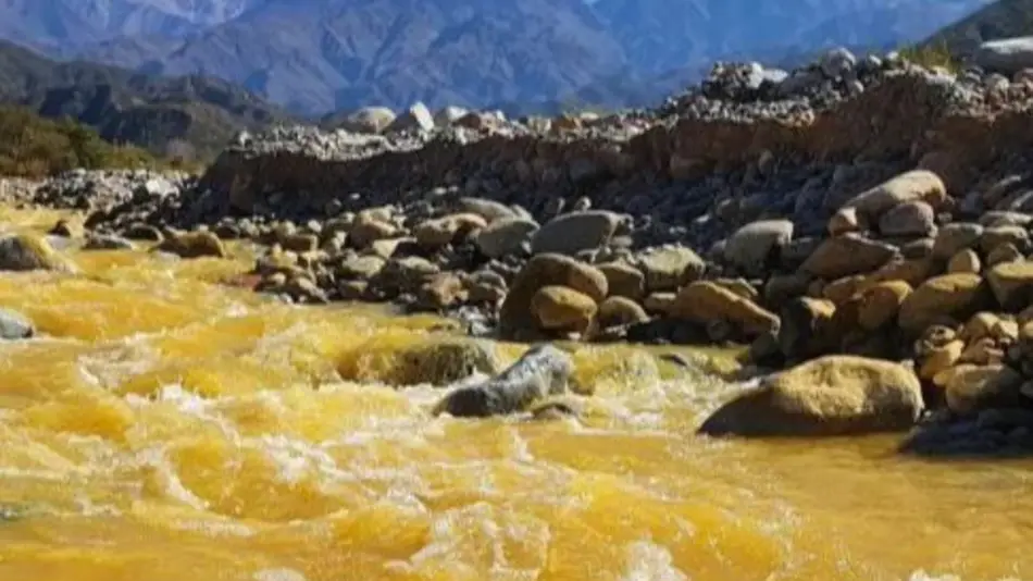 El "Río de Oro" en Argentina que pocos conocen y es furor entre los turistas