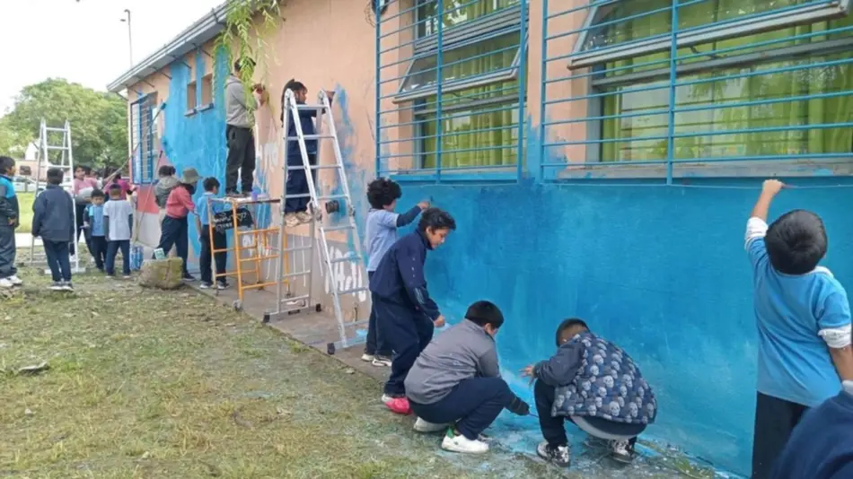Mural comunitario y “Jóvenes voces. . .”