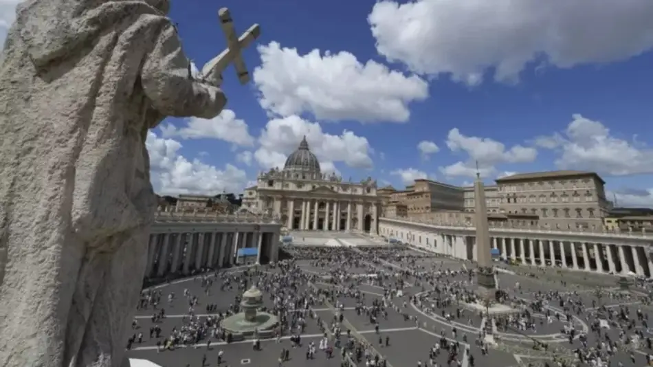 “Habemus Papam”, hay fumata blanca en el Vaticano