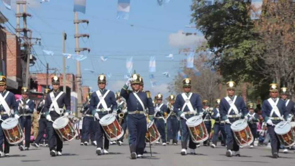  Palpalá conmemora el 25 Mayo con serenata y desfile