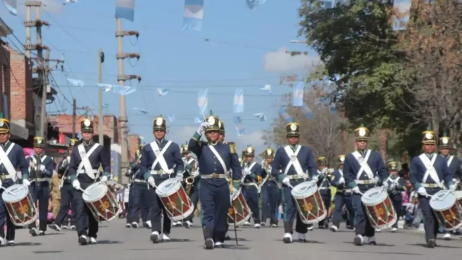 Palpalá conmemora el 25 Mayo con serenata y desfile