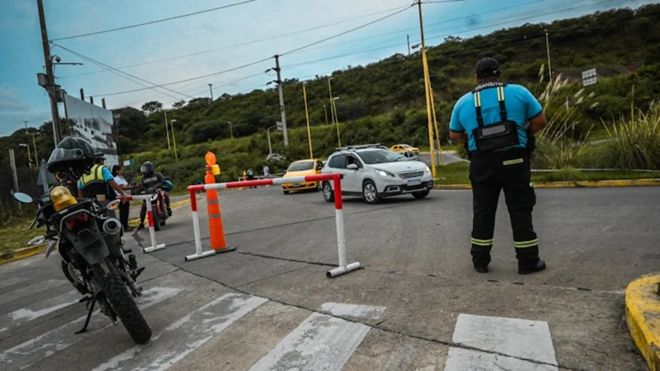Corte de tránsito y desvío de colectivos en calle Salta
