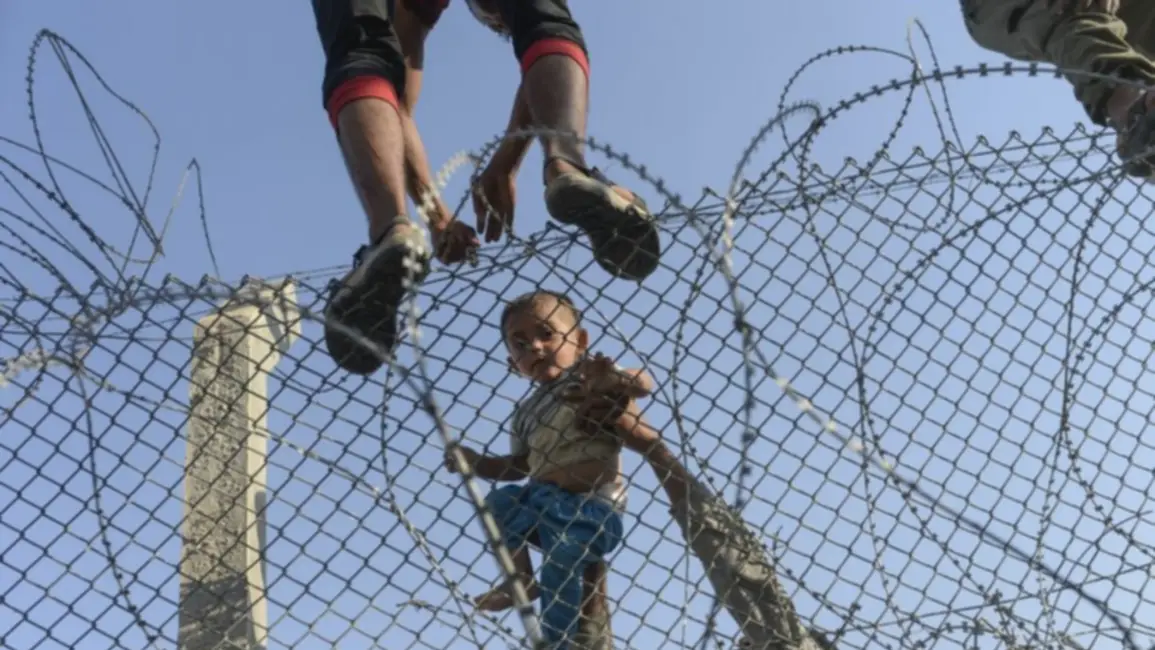 Empiezan a recibir a refugiados sirios que huyen de Tall Abyad | Turquía, Estado Islámico, Tall Abyad
