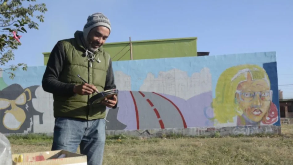 Skaters y graffitis en un colorido mural del barrio Santa Rita | La Tejedora de los Valles, Necochea, estadio 23 de Agosto, Centro de Salud, Alejandro Teves