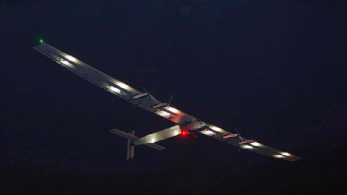 Avión dio la vuelta al mundo con el sol como combustible
