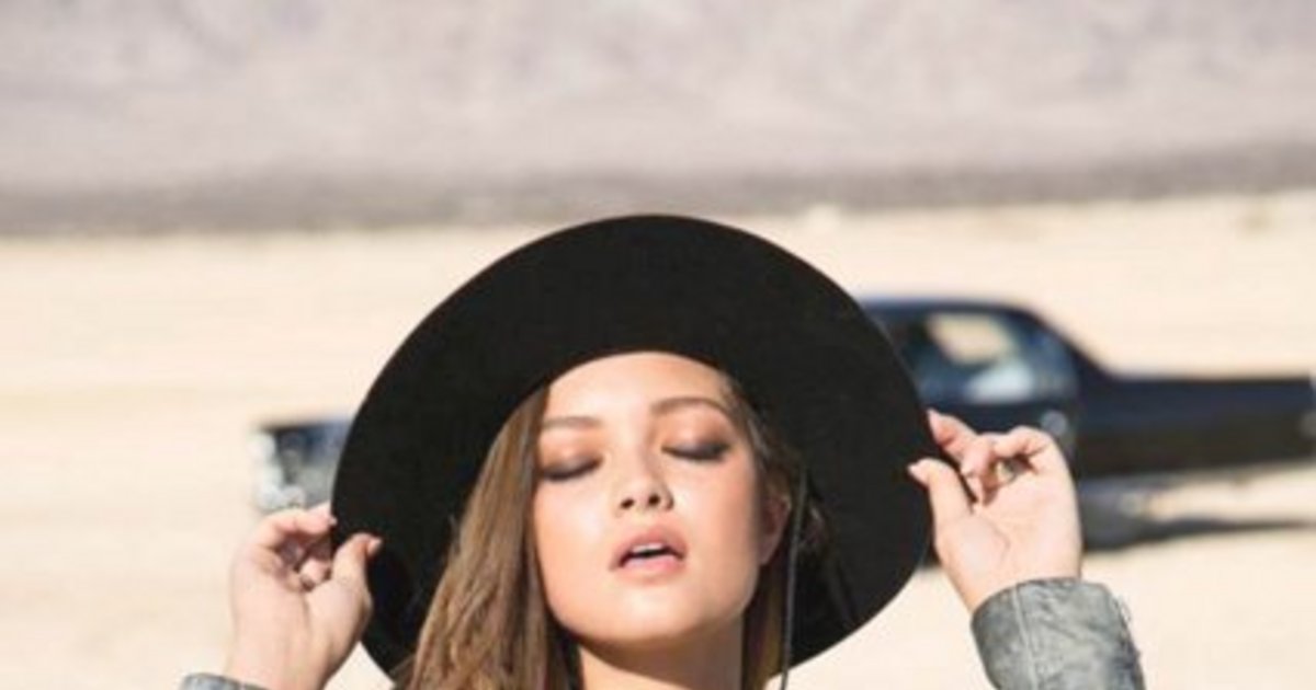 Chelsie Aryn, desnuda en el desierto
