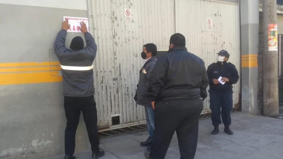 Clausuraron 4 locales que vendían “coca” por no ser un producto esencial 